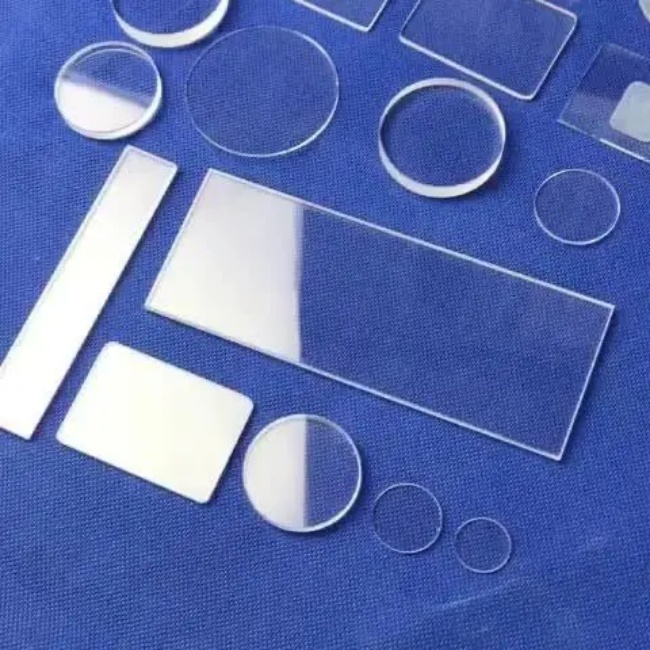 Warum ist eine Quarzplatte teurer als eine Glasplatte?