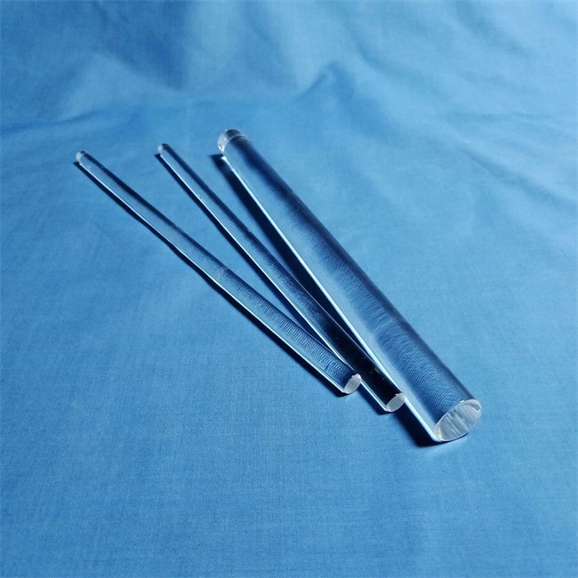 Каковы применения стержней из кварцевого стекла в области оптики?