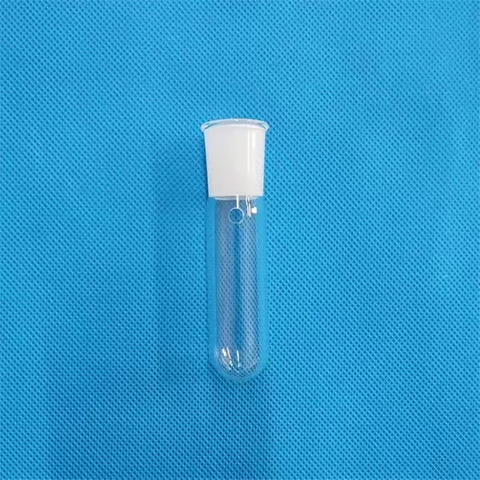 Transparentes Quarz-Reagenzglas mit hinterer Laborabdeckung