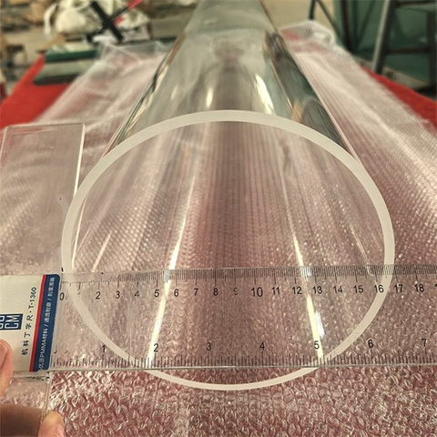 Transparentes Quarzrohr mit 6–7 Fu&szlig; gro&szlig;em Durchmesser