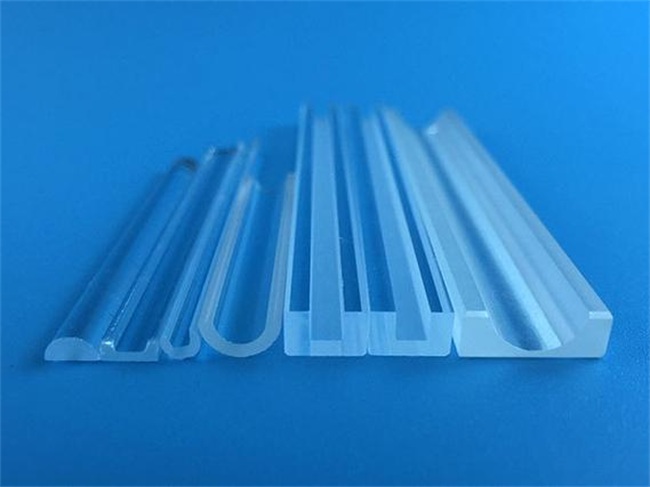 Quali sono gli effetti delle diverse specifiche delle aste al quarzo sul loro utilizzo