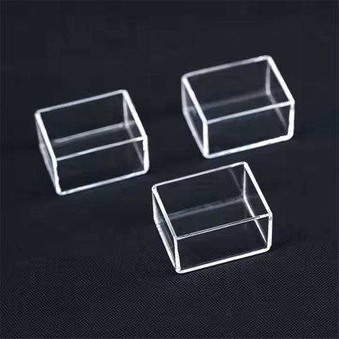 Transparenter Tiegel aus Quarzglas f&uuml;r chemische Labore