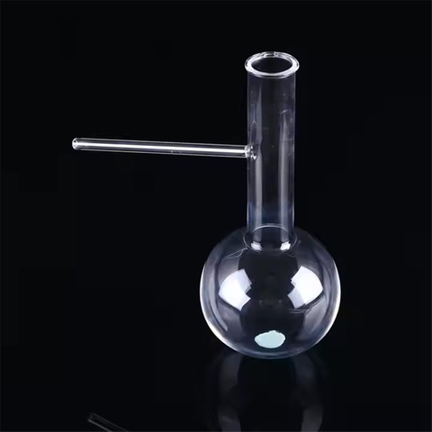 측면 튜브가있는 투명한 석영 증류 병